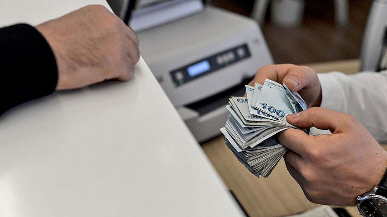 Yüzde 43,35'lik zam rekabeti kızıştırdı... Bankalarda promosyon yarışı: Emekliler bayram edecek Yüzde 43,35'lik zam rekabeti kızıştırdı... Bankalarda promosyon yarışı: Emekliler bayram edecek