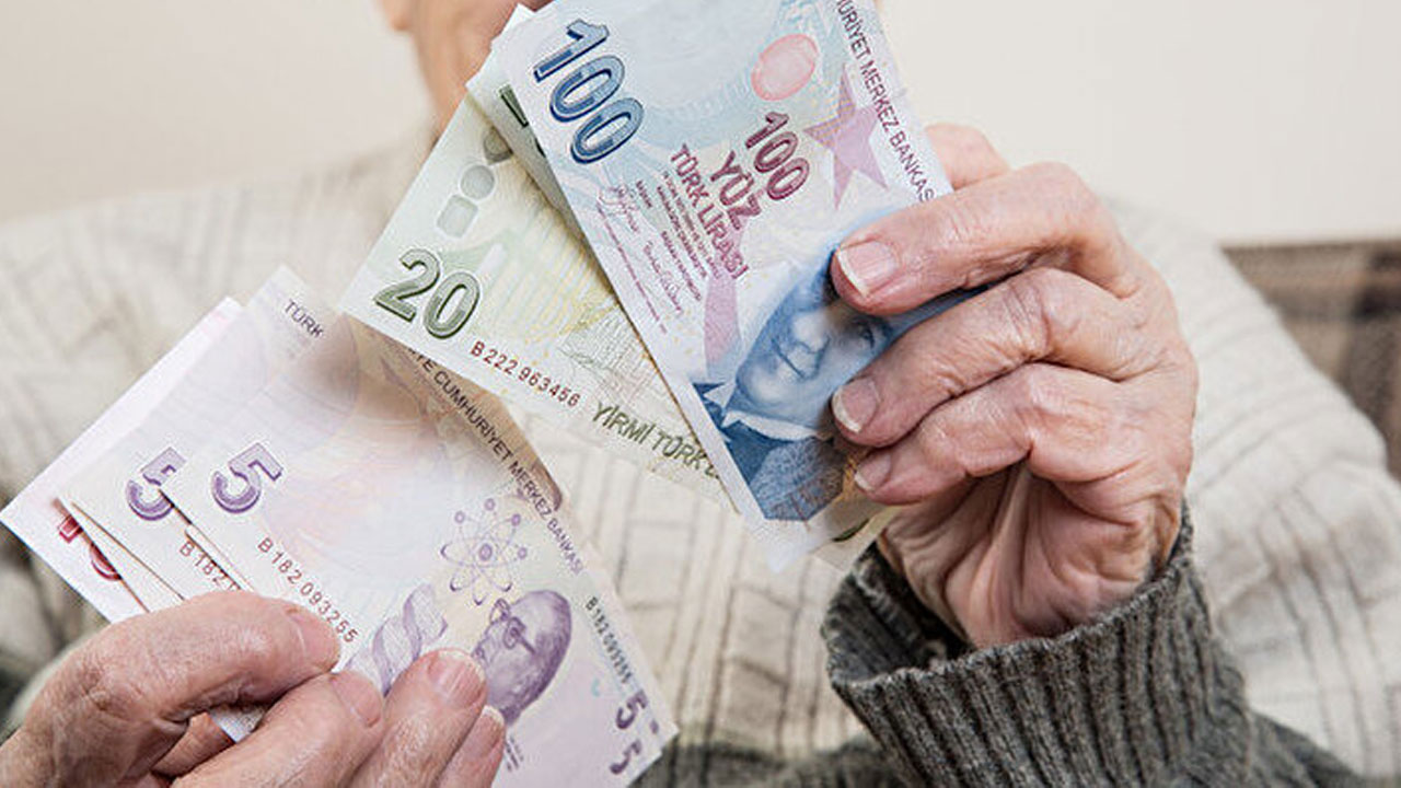 Yüzde 43,35'lik zam rekabeti kızıştırdı... Bankalarda promosyon yarışı: Emekliler bayram edecek Yüzde 43,35'lik zam rekabeti kızıştırdı... Bankalarda promosyon yarışı: Emekliler bayram edecek