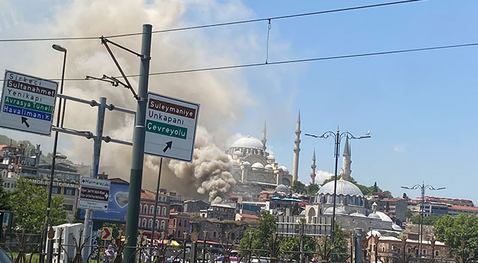 Tahtakale'de oyuncak deposunda yangın