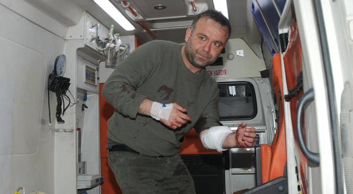 Emrah Karaduman'a bıçaklı saldırı