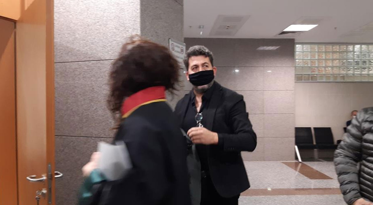 Muhabire hakaret ettiği iddia edilen oyuncu Emre Kınay hakim karşısına çıktı