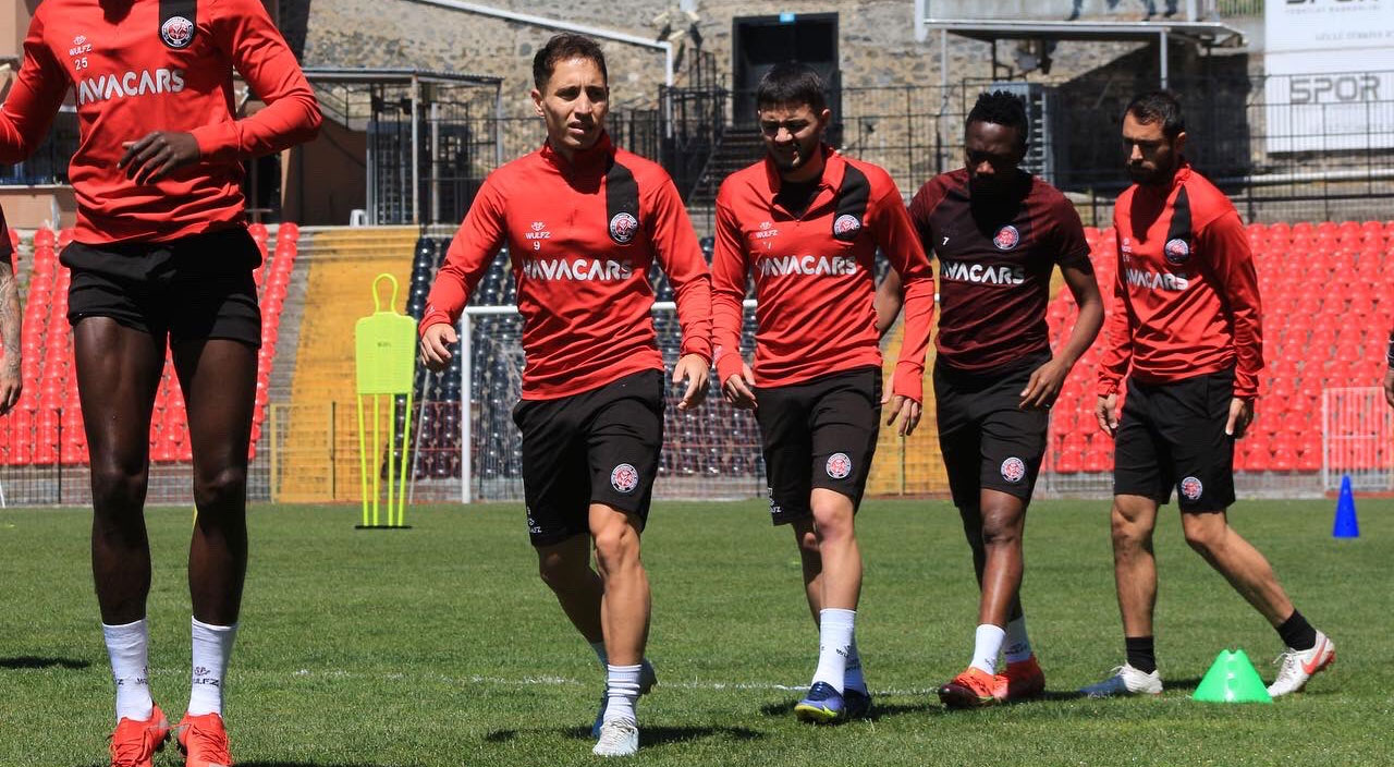 Mario Balotelli İtalya Milli Takımı'na nasıl çağrılmaz! Adana Demirspor'dan bir garip tepki...