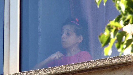 Annesi kitleyip gezmeye gitti, zihinsel engelli kız polis ekiplerince kurtarıldı!