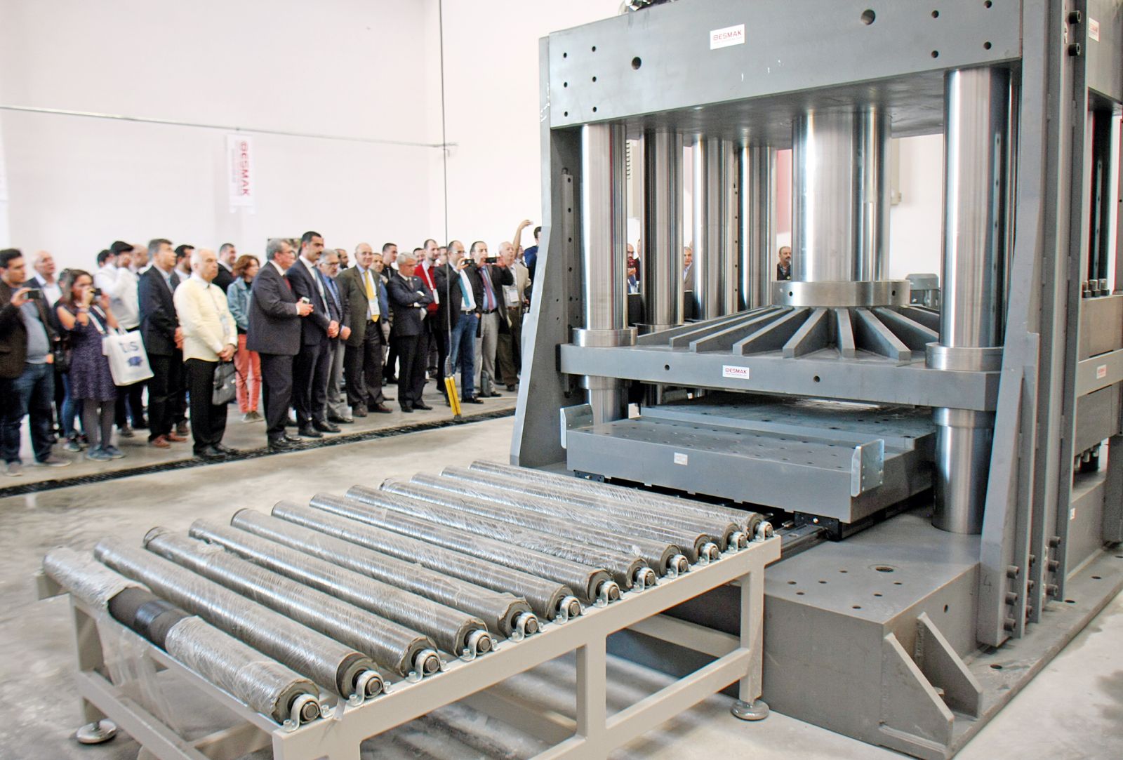 Millî insansı robotun seri üretimi başladı