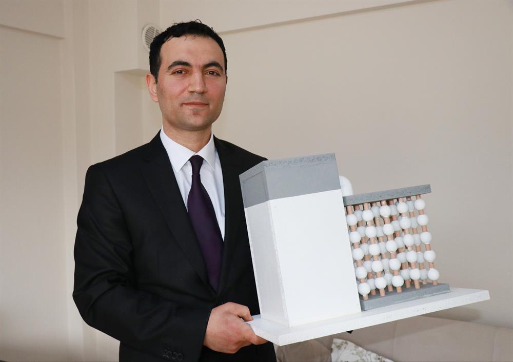 Yer çekimini elektrik enerjisine çevirdi