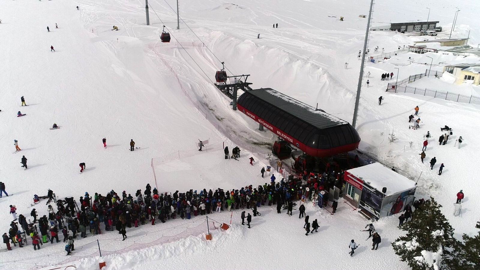 Erciyes’te hafta sonu yoğunluğu... 'Akın ettiler!'