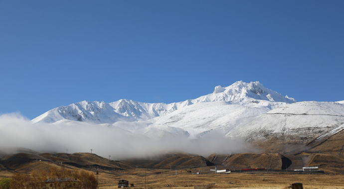 Erciyes’te kar kalınlığı 15 santime ulaştı, zirve beyaza büründü