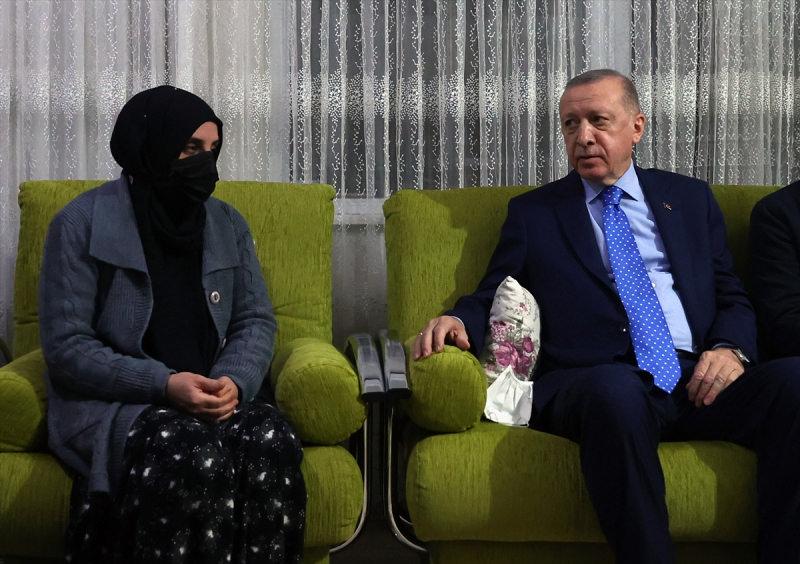 Cumhurbaşkanı Erdoğan'dan şehit Özel Harekat Şube Müdürü Eren'in ailesine taziye ziyareti