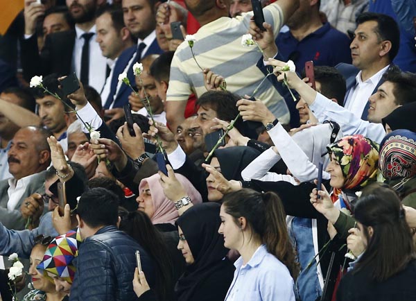 AK Parti seçim beyannamesini açıkladı