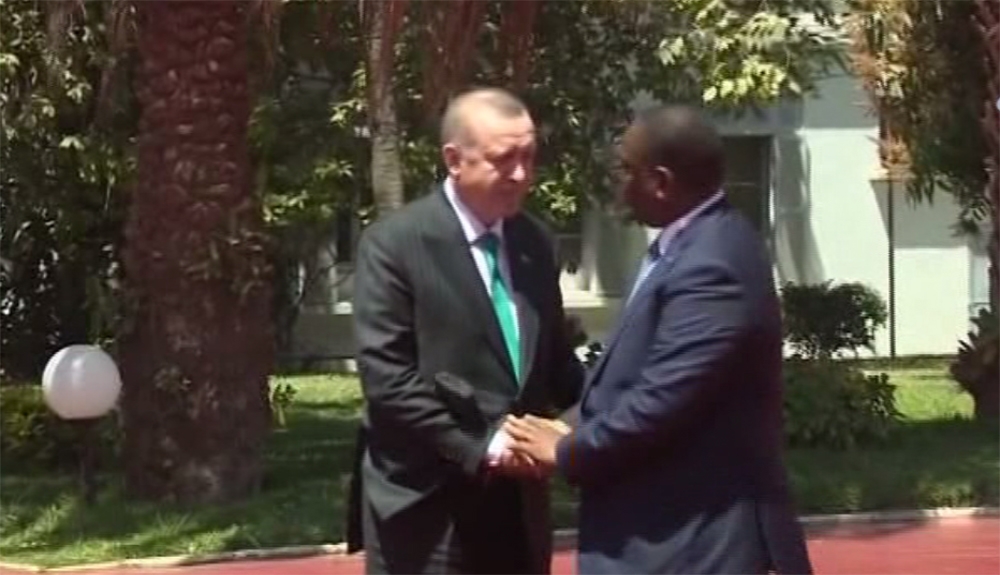 Erdoğan Senegal’de resmi törenle karşılandı