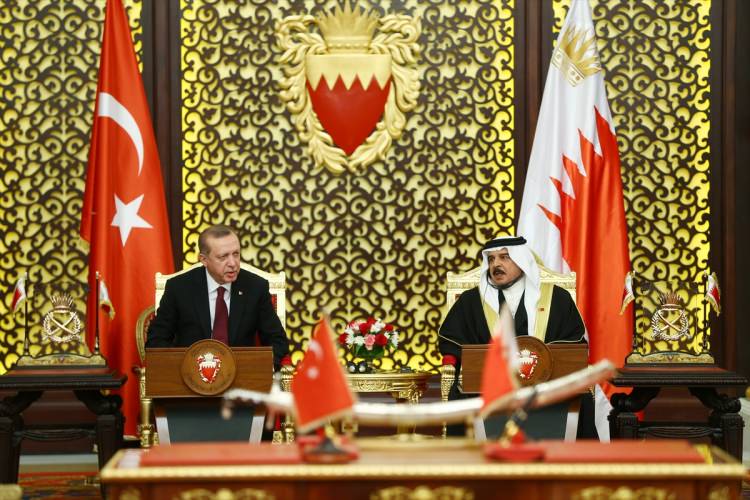 Erdoğan'a Şeyh İsa bin Salman Al Halife madalyası