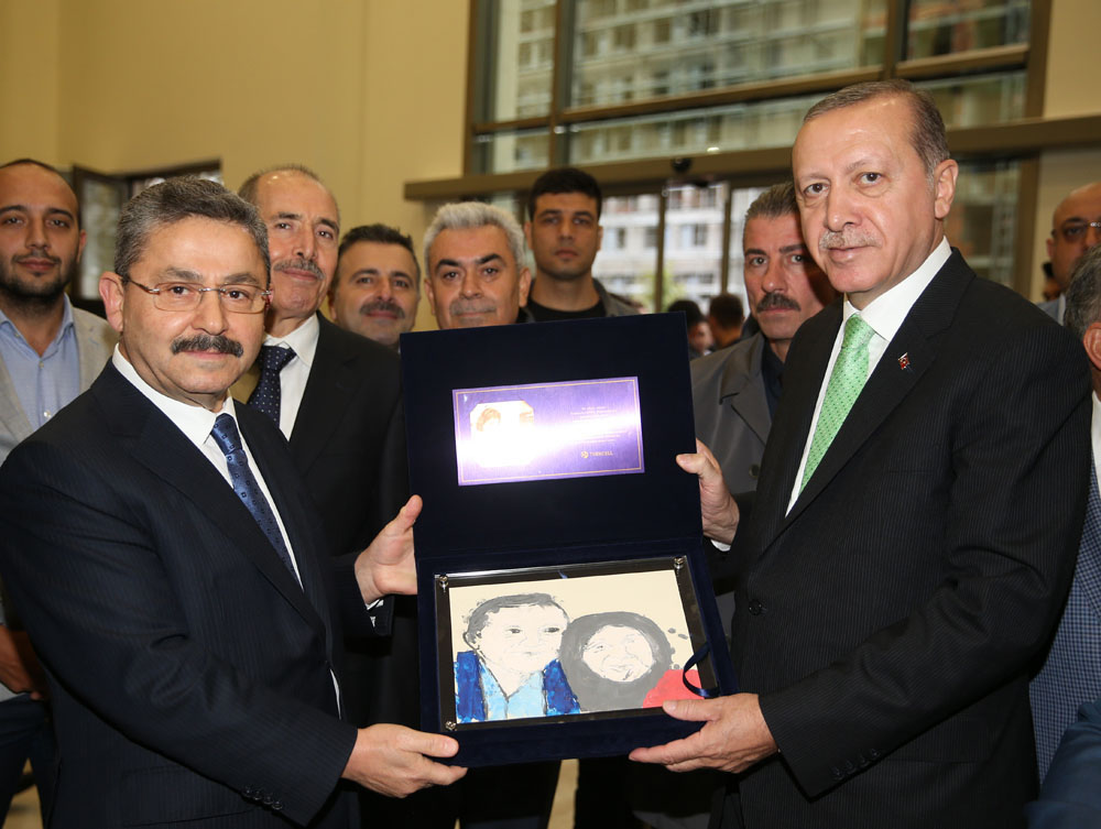 Turkcell gelirinin yüzde 1’ini topluma ayırdı, yüreğiyle gören gençlere yol açtı