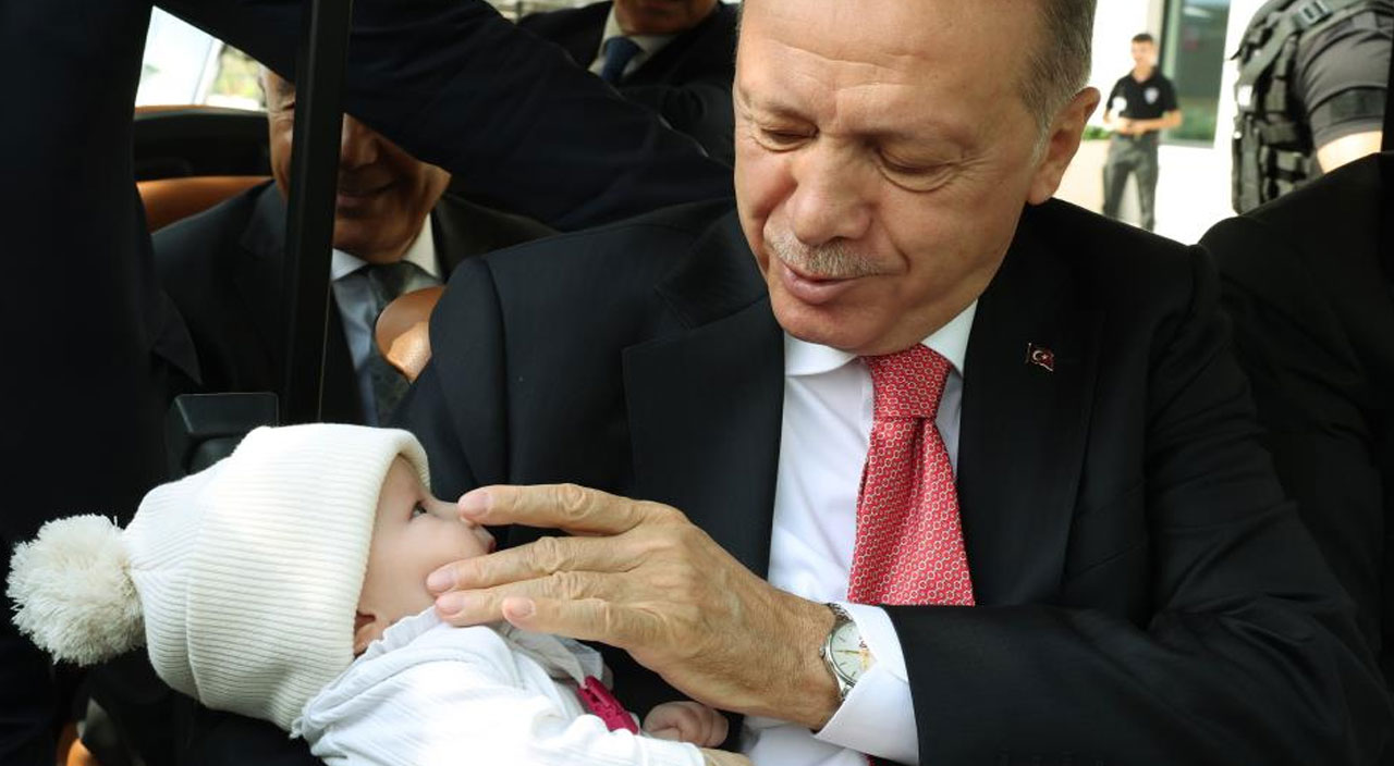 Cumhurbaşkanı Erdoğan, Galataport İstanbul’da incelemelerde bulundu