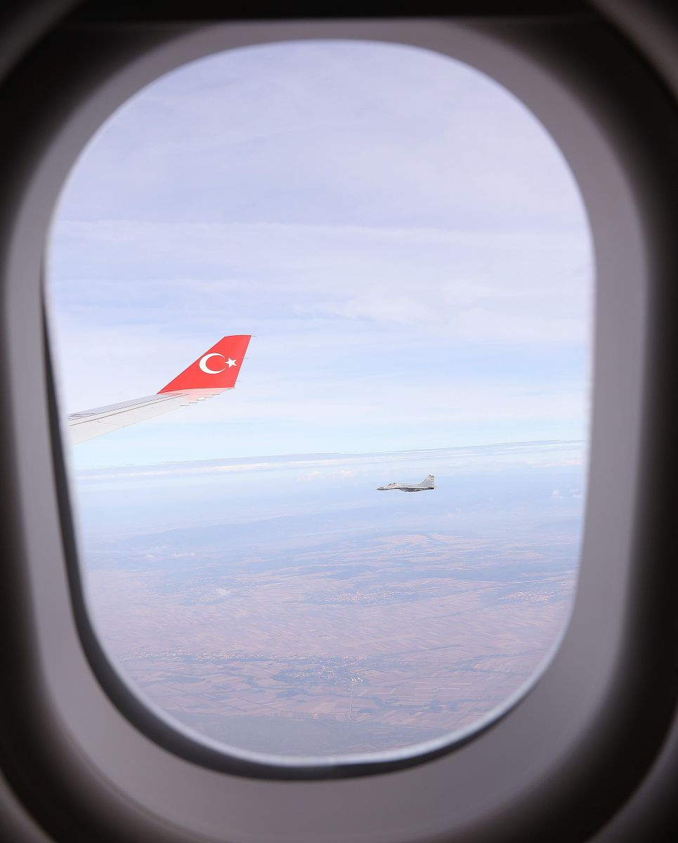 Cumhurbaşkanı Erdoğan’ın uçağına Sırbistan uçakları eşlik etti