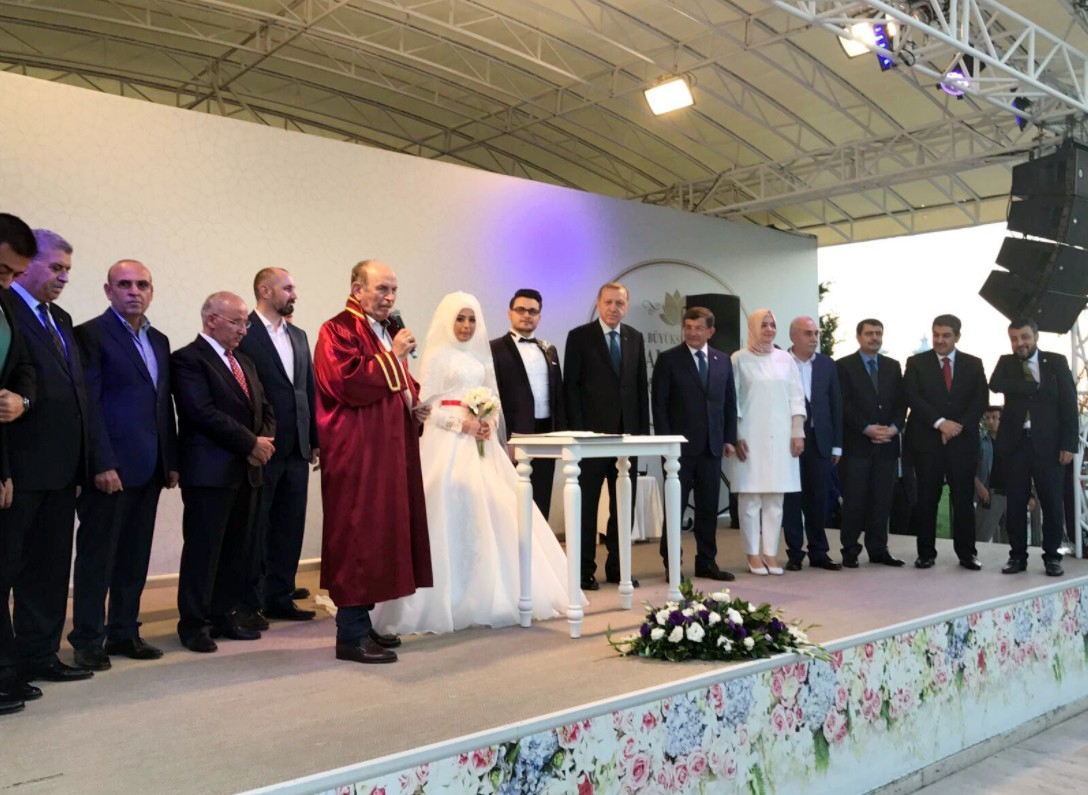 Cumhurbaşkanı Erdoğan, nikah şahidi oldu