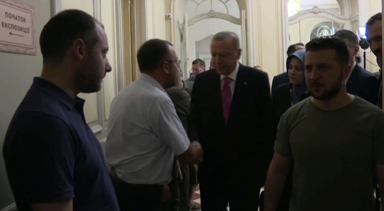 Cumhurbaşkanı Erdoğan Ukrayna'da: Lviv'deki üçlü zirve sona erdi Cumhurbaşkanı Erdoğan Ukrayna'da: Lviv'deki üçlü zirve sona erdi