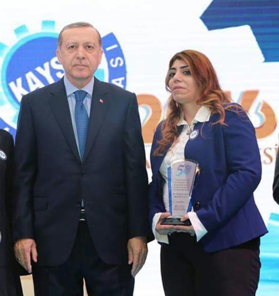 Bir ilki başardı! Ödülünü Cumhurbaşkanı verdi