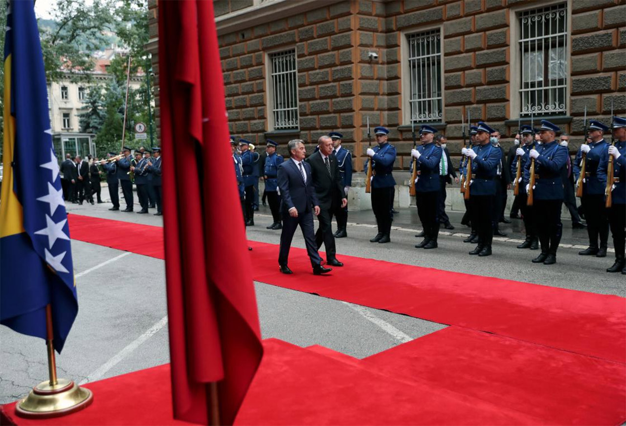 Cumhurbaşkanı Erdoğan, Bosna Hersek'te resmi törenle karşılandı