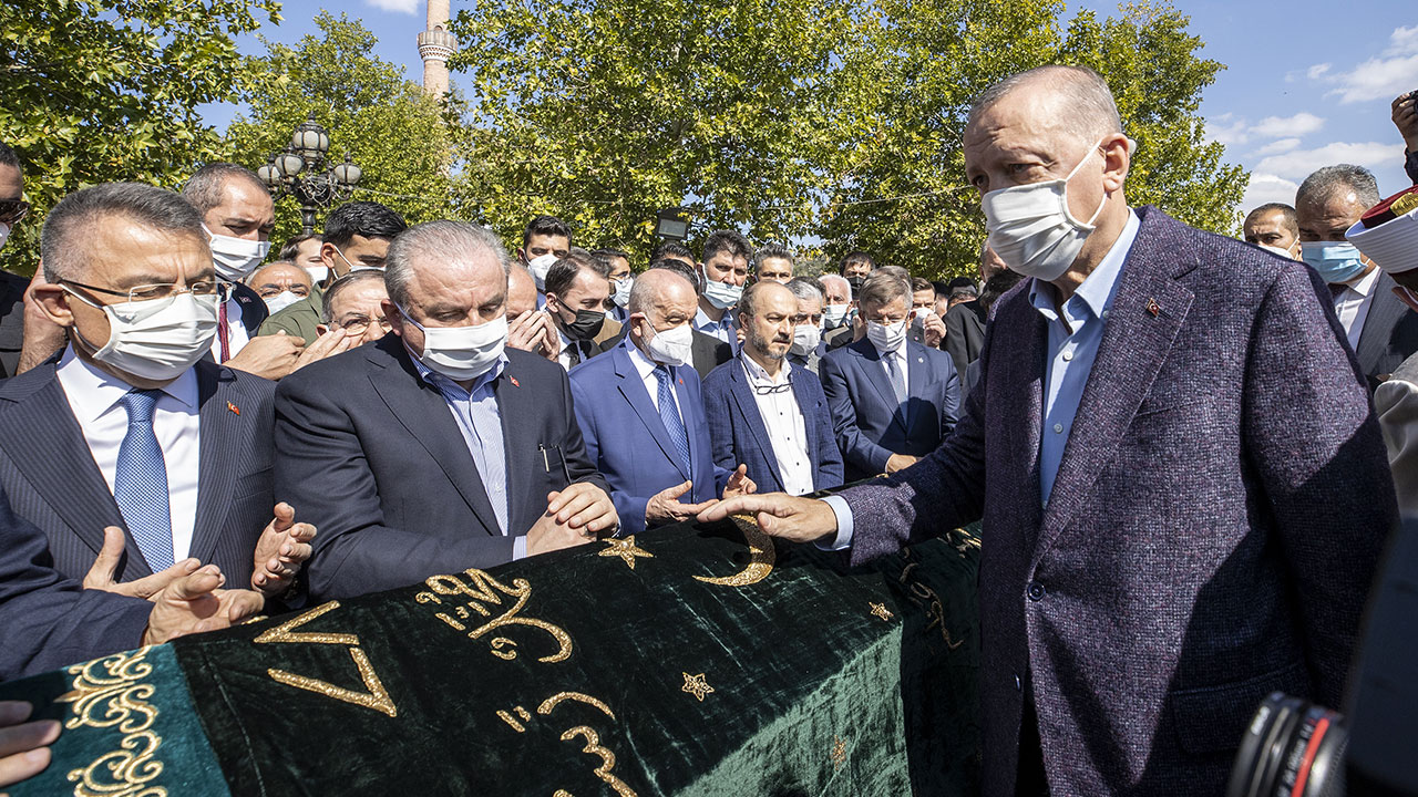 Oğuzhan Asiltürk son yolculuğuna uğurlandı