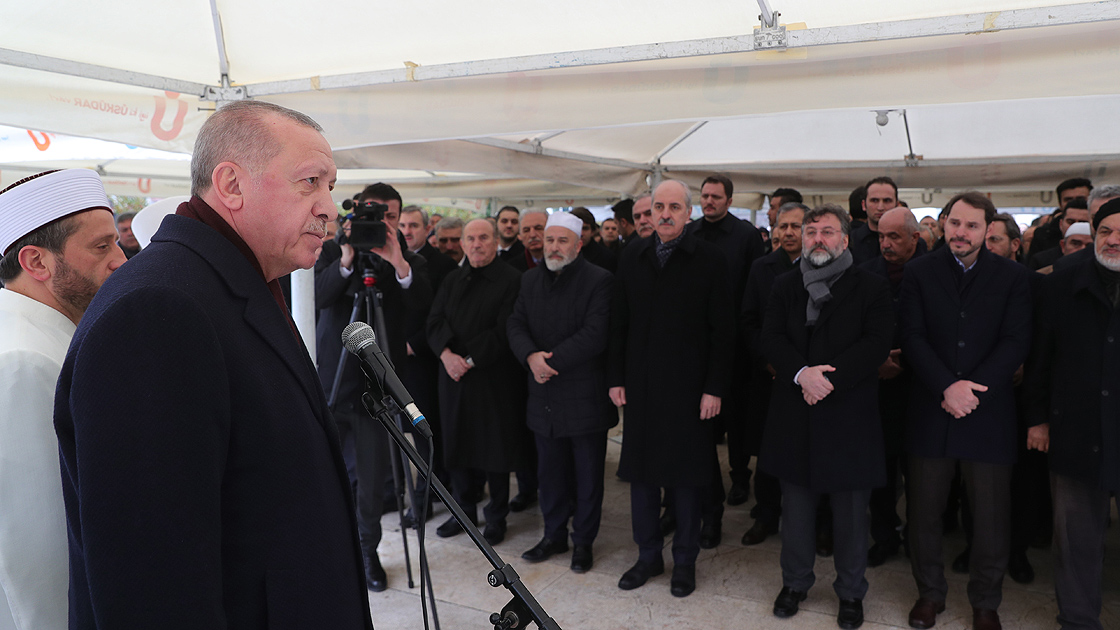 Cumhurbaşkanı Erdoğan İstanbul'da cenaze namazına katıldı