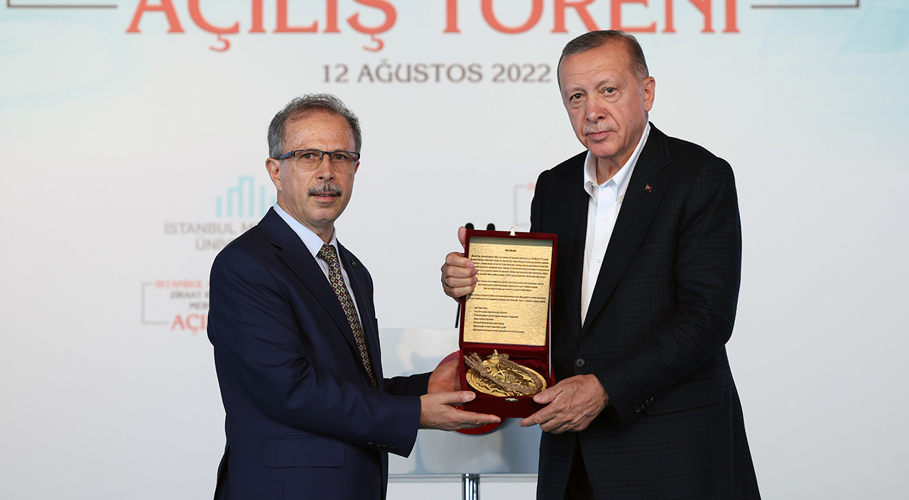 Cumhurbaşkanı Erdoğan, Türkiye'nin en büyük üniversite kütüphanesini açtı