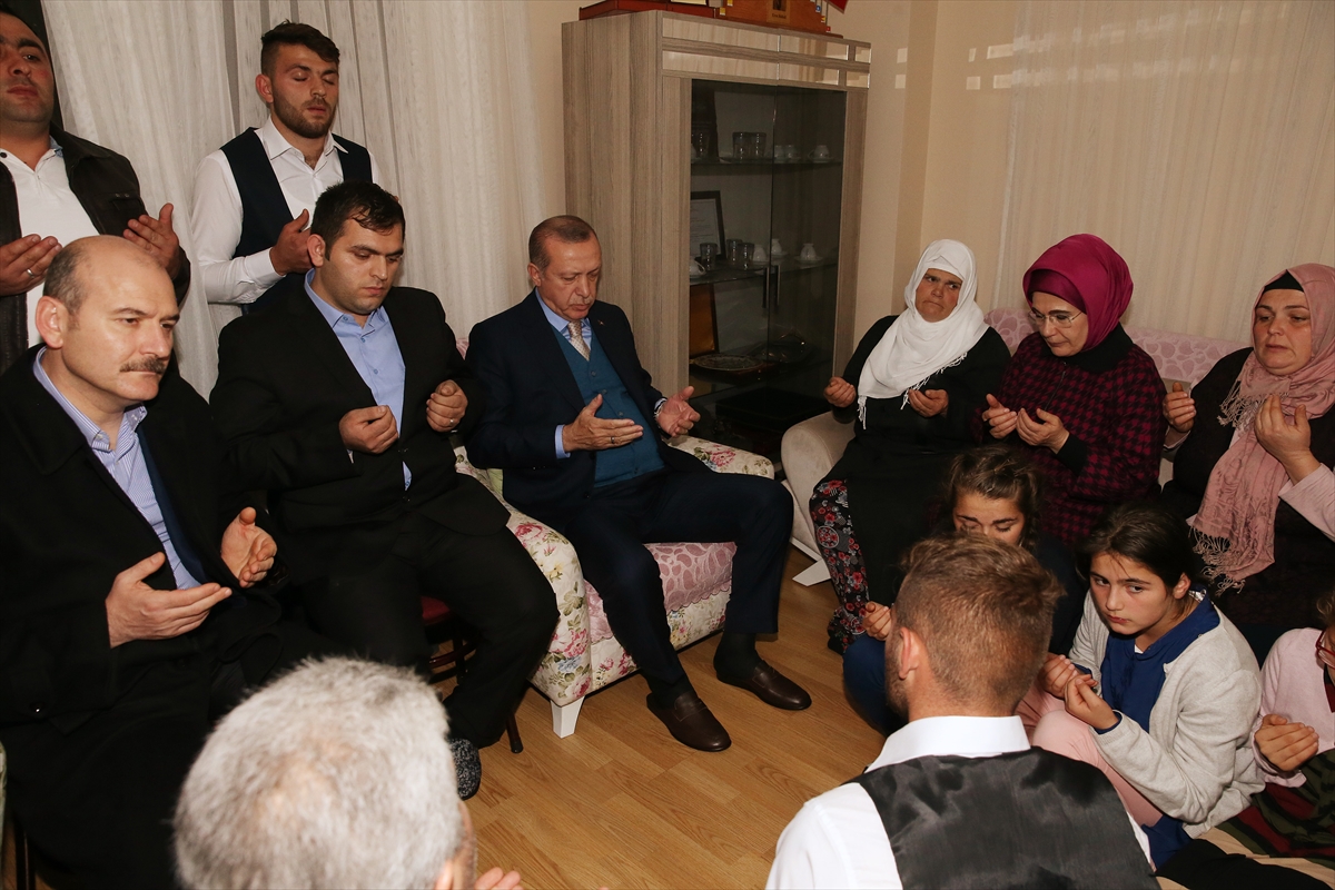 Cumhurbaşkanını şehit Eren Bülbül'ün kıyafetleriyle karşıladılar