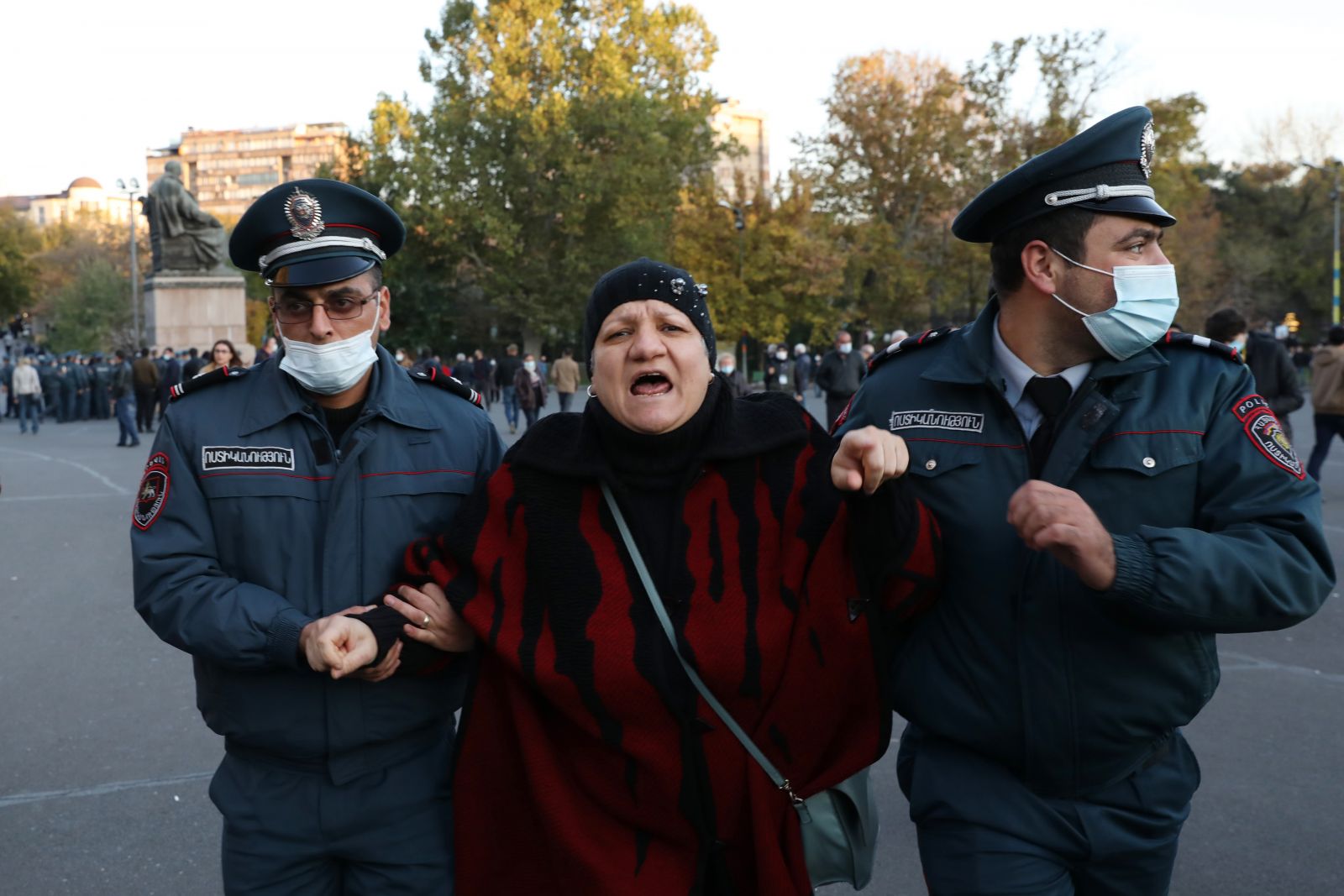 Ermenistan’da Paşinyan karşıtı gösterilerde arbede: 30 gözaltı