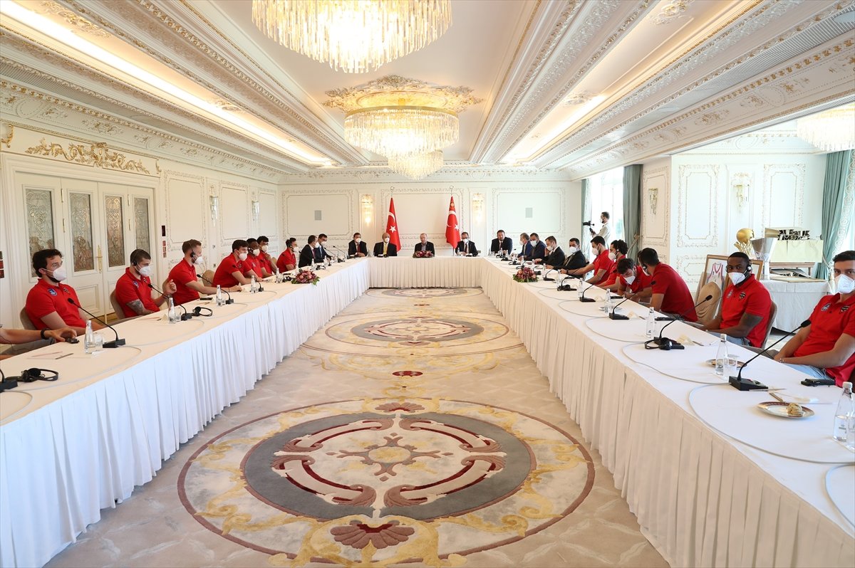 Cumhurbaşkanı Erdoğan, Anadolu Efes ile bir araya geldi