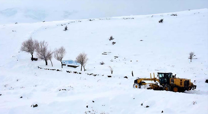 Erzincan’da kar yağışı nedeniyle 37 köy yolu ulaşıma kapandı