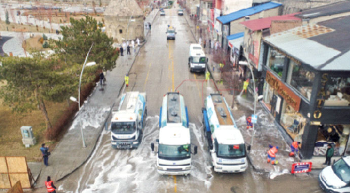 Erzurum Büyükşehir Belediyesi yoğun çalışıyor: Covid-19 mücadelesi takdir topluyor