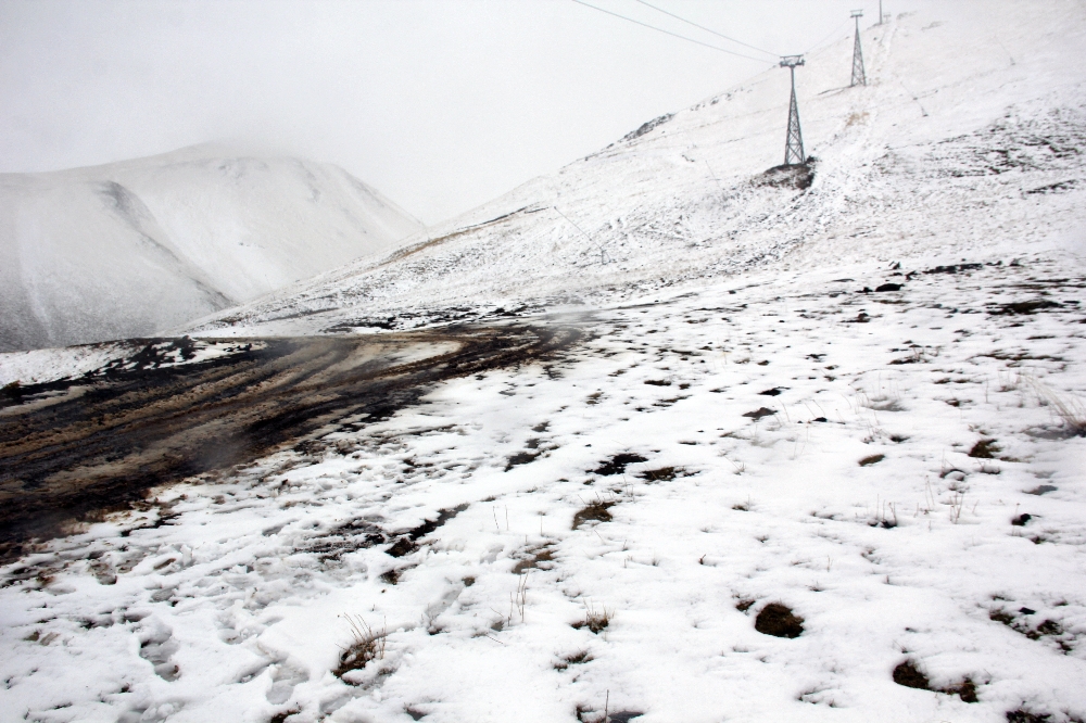 Palandöken beyaza büründü