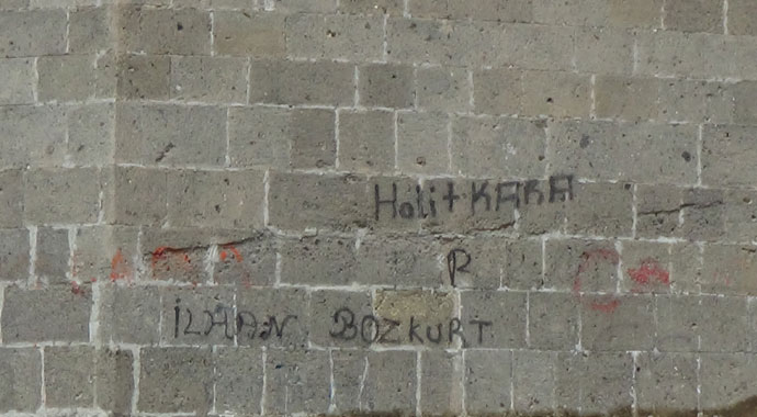 Erzurum’da tarihe saygısızlık