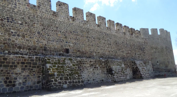 Erzurum’da tarihe saygısızlık