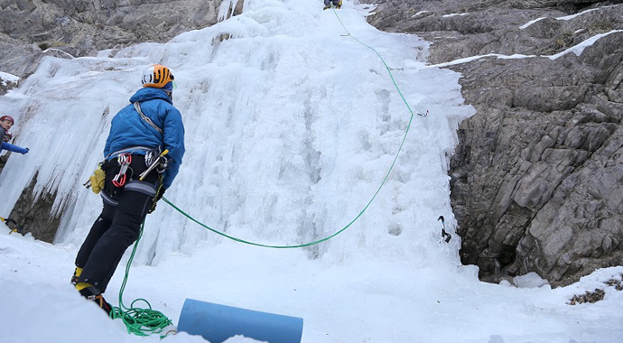 Erzurum'da uluslararası buz tırmanış festivali renkli görüntülere sahne oldu