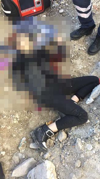 Eşini defalarca bıçaklayarak öldürdü