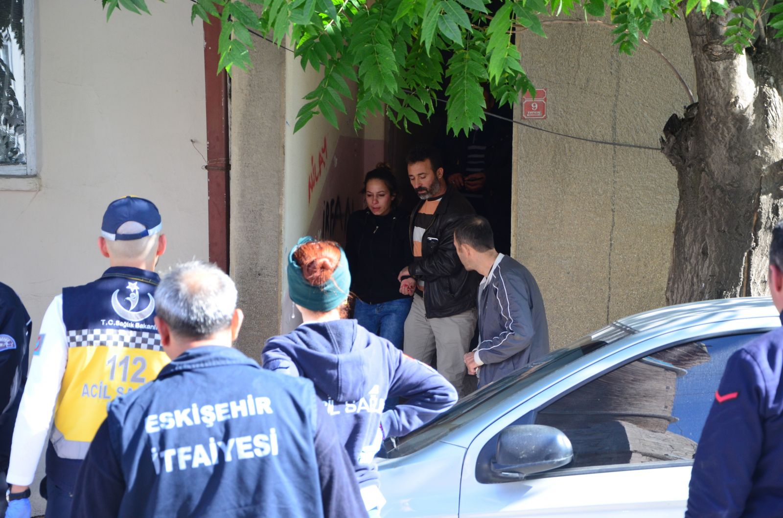 Erkek arkadaşına sinirlenen genç kadın bunu yaptı!