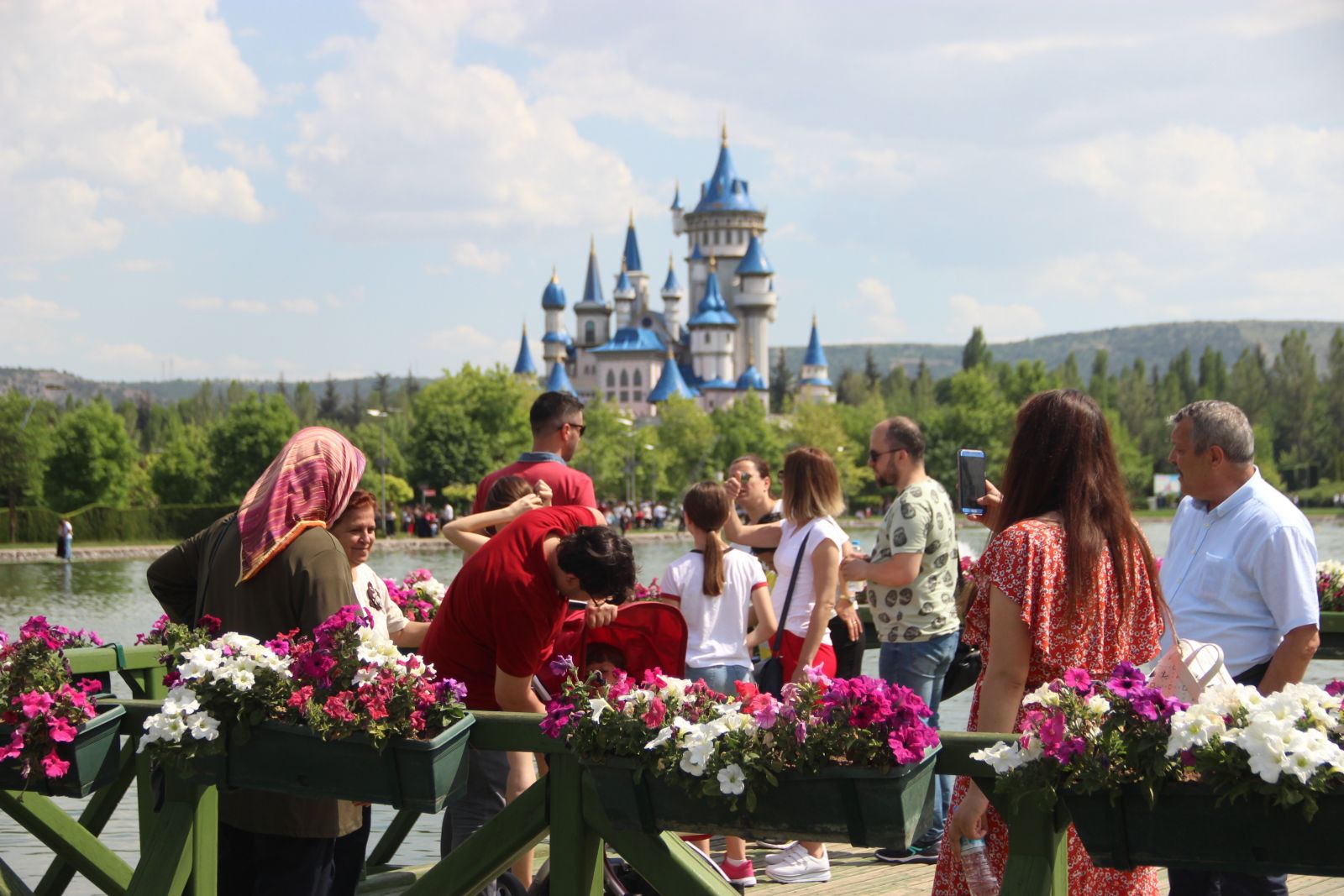 Bayram tatilinde Bodrum'u, Çeşme'yi bırakıp Eskişehir'e geldiler