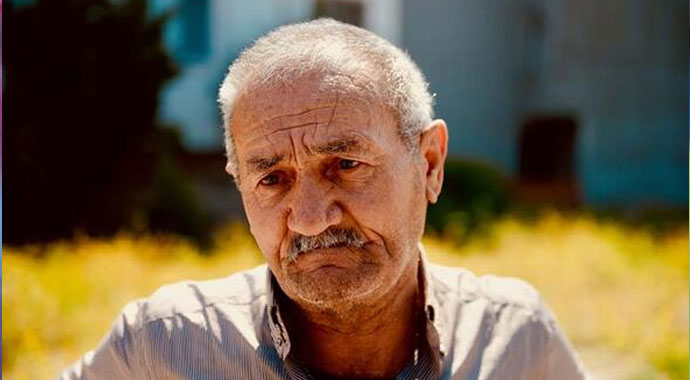 Böyle protesto görülmedi! 3 aydır boş arsada çay demliyor...