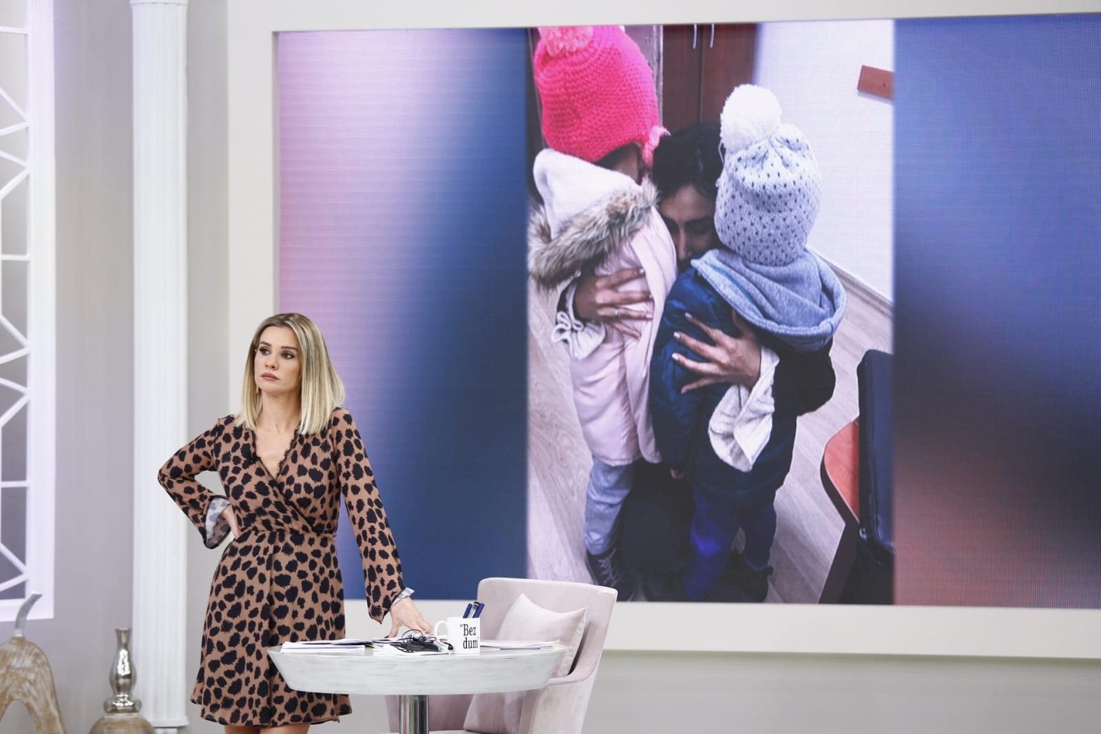 3,5 yıldır görmediği çocuklarına Esra Erol sayesinde kavuştu