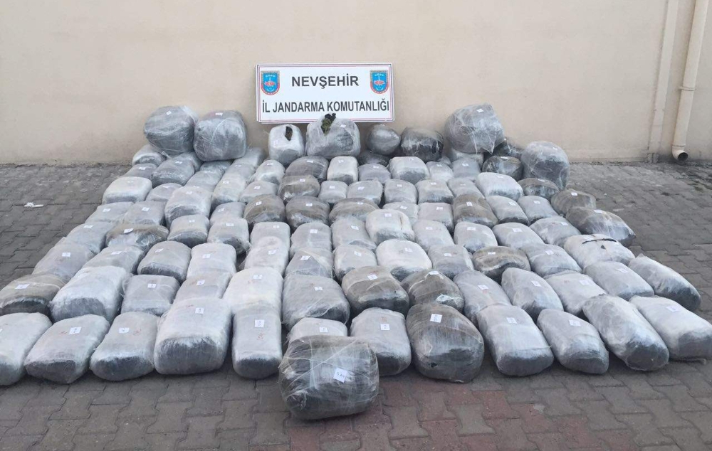 Kaza yapan kamyondan 573 kilo esrar çıktı