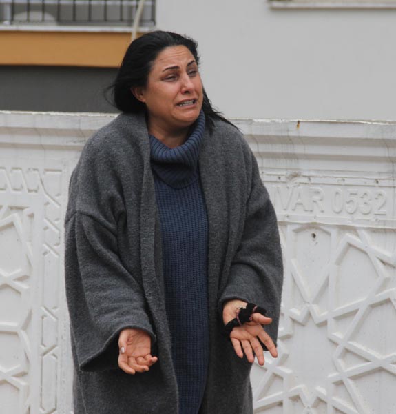 Esrarengiz ölüm! Oturmadığı apartmanın bahçesinde bulundu