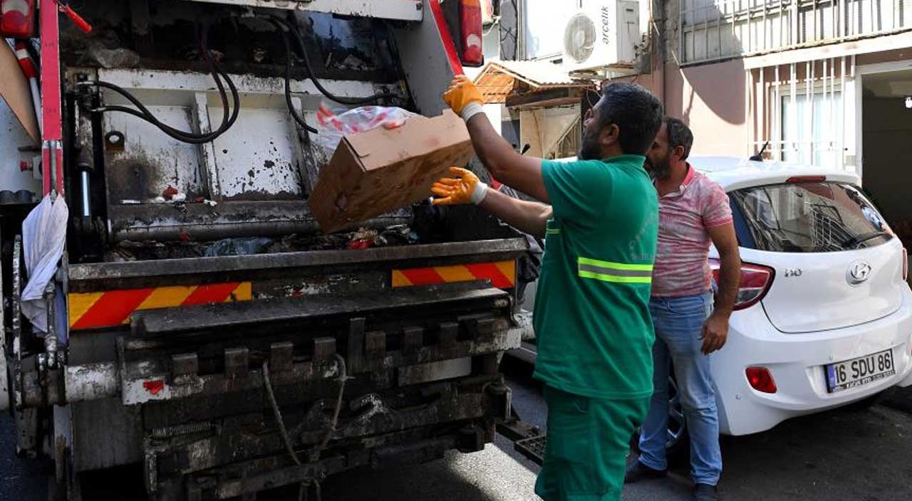 Et deposunda mide bulandıran görüntüler! Mahalleye yayılan kötü koku ekipleri harekete geçirdi Et deposunda mide bulandıran görüntüler! Mahalleye yayılan kötü koku ekipleri harekete geçirdi