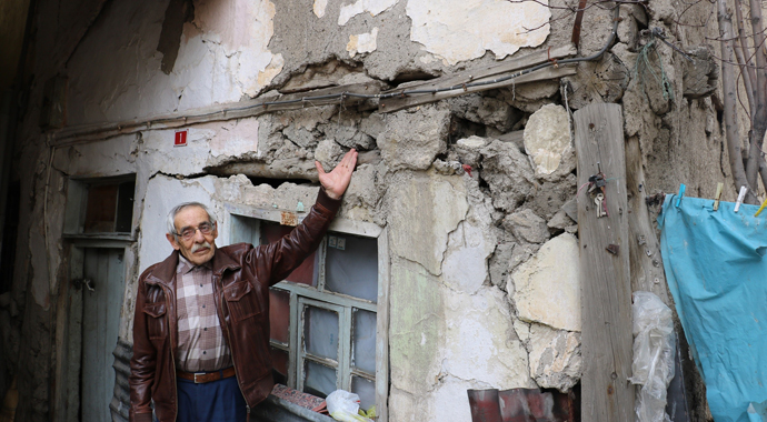 150 yıllık evlerinden çıkmak istemiyorlar
