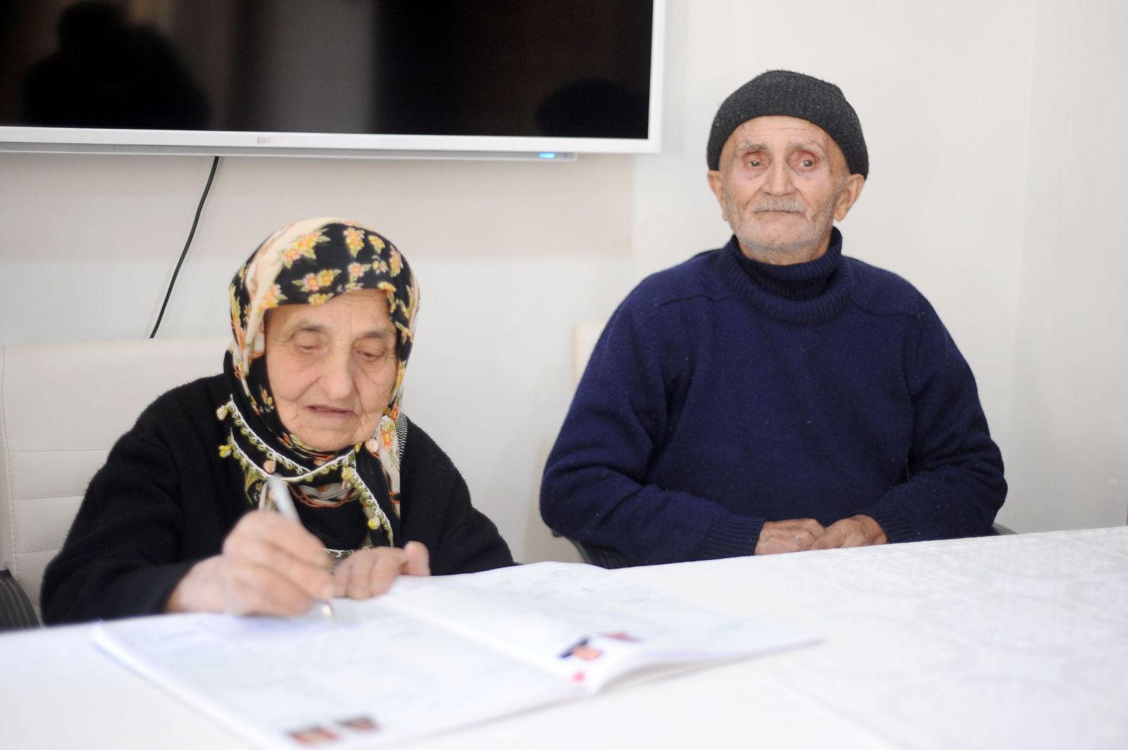 80’lik çift yıldırım nikahı ile evlendi