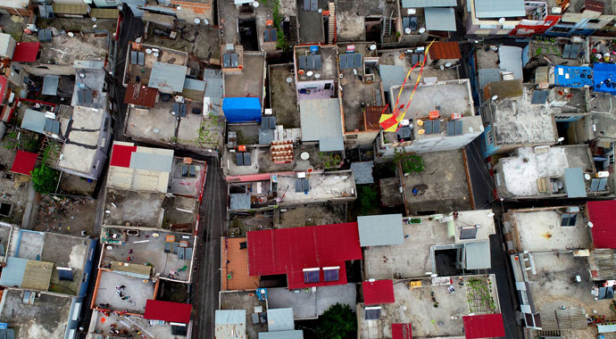 'Evde kal'dılar, gökyüzünü böyle renklendirdiler!
