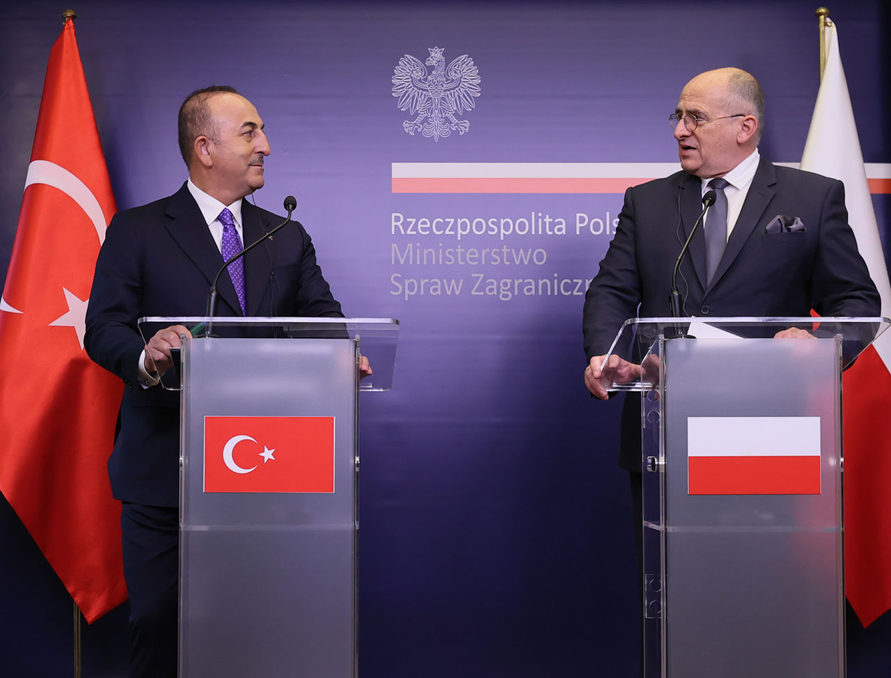 Dışişleri Bakanı Çavuşoğlu'ndan Polonya'ya teşekkür Dışişleri Bakanı Çavuşoğlu'ndan Polonya'ya teşekkür