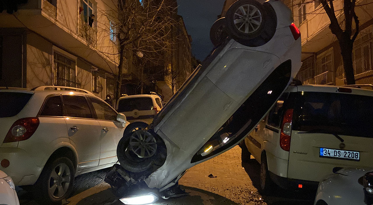 Bahçelievler'de akılalmaz görüntü: Kaza yapan araç havada asılı kaldı