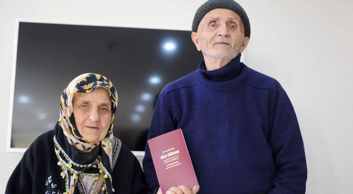 80’lik çift yıldırım nikahı ile evlendi