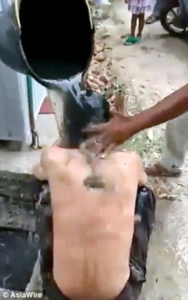 Fuhuş yapan çift, lağım suyu ile cezalandırıldı Fuhuş yapan çift, lağım suyu ile cezalandırıldı