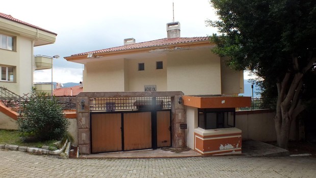 Kenan Evren'in evinden gizli kasa çıktı